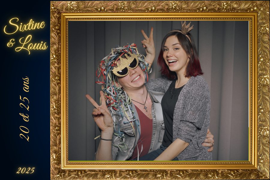 Exemple de cadre photo anniversaire avec cadre doré ancien et prénoms